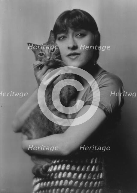 Dolly sister, with Buzzer the cat, portrait photograph, 1916. Creator: Arnold Genthe.