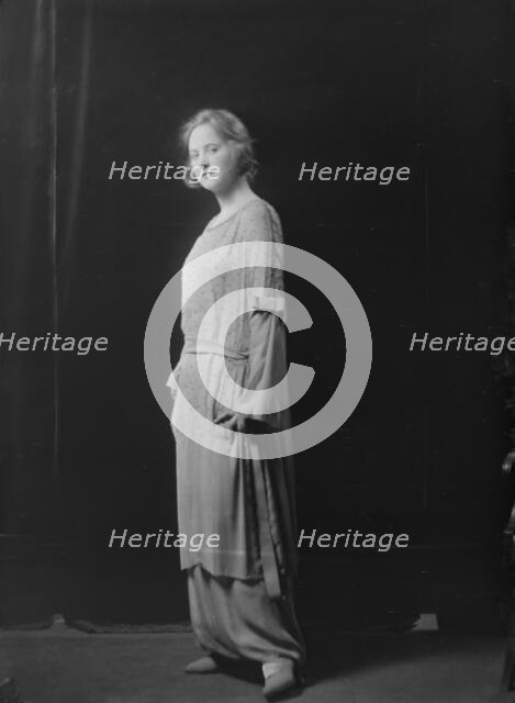 Miss Florence Von Wien, portrait photograph, 1919 Mar. 8. Creator: Arnold Genthe.