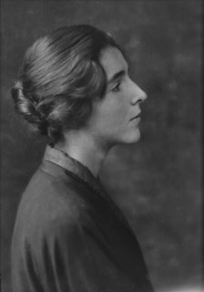 Clark, Estelle, Miss, portrait photograph, 1915 Nov. 2 or Nov. 4. Creator: Arnold Genthe.