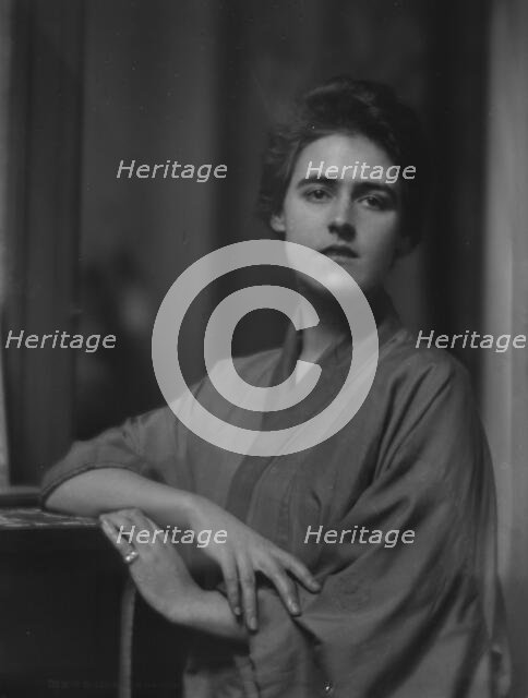 Gordon, A.G., Miss, portrait photograph, 1915 Feb. 16. Creator: Arnold Genthe.