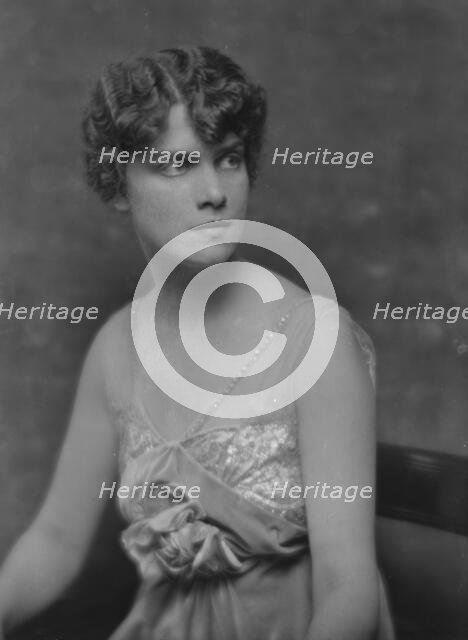 Kennedy, Shaw, Miss, portrait photograph, 1916 or 1917. Creator: Arnold Genthe.