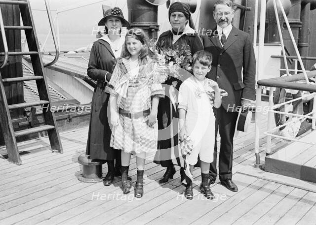 A.I. Elkus & family, between c1915 and c1920. Creator: Bain News Service.
