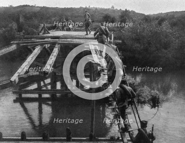 'Avec l'armee Serbe sur le Front Nord; Un pont sur la Koloubara qui fut pris et repris..., 1916. Creator: Vladimir Betzitch.