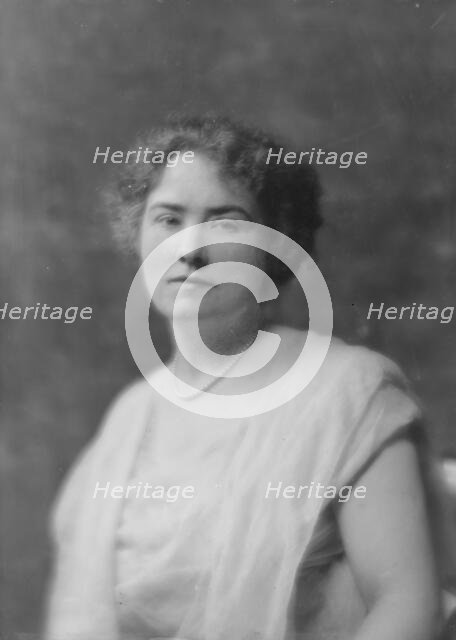 Eldred, M.L., Miss, portrait photograph, 1916 Apr. 25. Creator: Arnold Genthe.