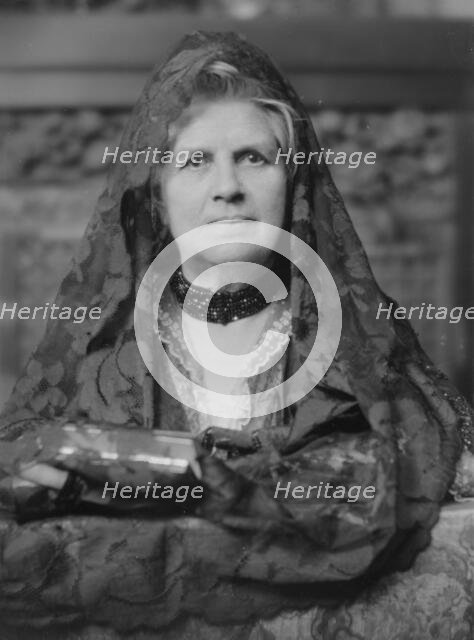 Seymour, Mrs., aunt of, portrait photograph, 1916. Creator: Arnold Genthe.