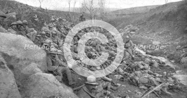 'La campagne d'hiver en Orient; Le lendemain 19: le 8 colonial, un quart d'heure avant..., 1917. Creator: Unknown.