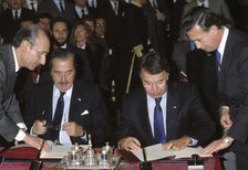 Signing of the cooperation agreement between Spain and Argentina, Madrid 1988, in the photograph …