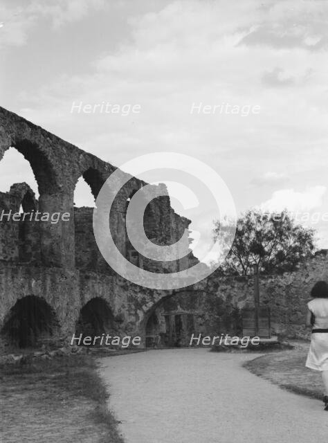 Travel views of the American Southwest, between 1899 and 1928. Creator: Arnold Genthe.