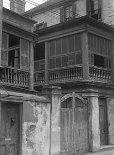 Multi-story house behind wall with gate, Charleston, South Carolina, between 1920 and 1926. Creator: Arnold Genthe.