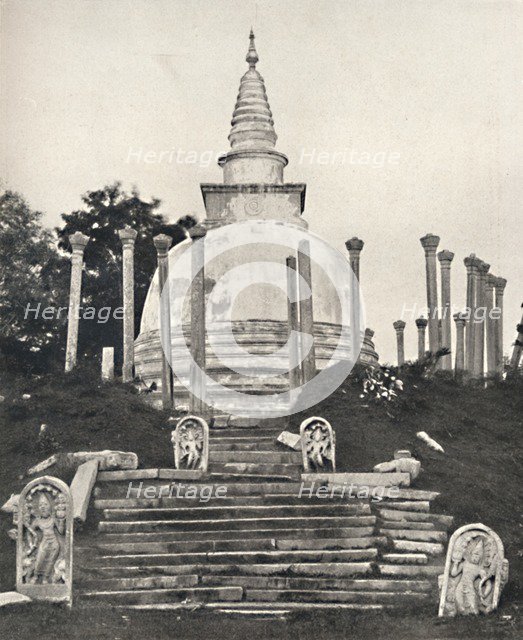 'Thuparama Dagoba zu Anuradhapura', 1926. Artist: Unknown.