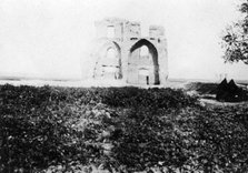 Old ruin on the banks of the Tigris River, Mosul, Mesopotamia, 1918. Artist: Unknown