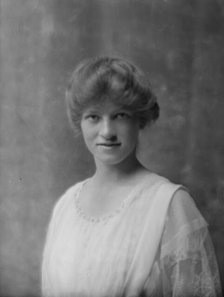 Ward, Jane, Miss, portrait photograph, 1914 June 11. Creator: Arnold Genthe.