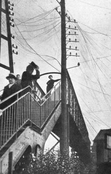 'A la gare de Diest, il n'a pas laisse intact un fil telegraphique', 1914. Creator: Unknown.