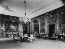 White House state dining room, north and east sides, Washington, D.C., 1906. Creator: Frances Benjamin Johnston.