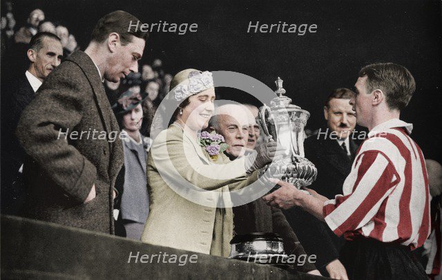 'The Queen Presents The Cup', 1937. Artist: Unknown.