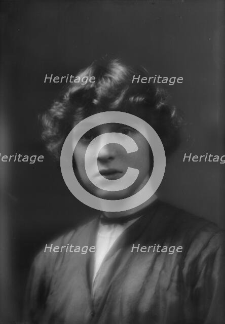 Nash, Miss, portrait photograph, 1913. Creator: Arnold Genthe.