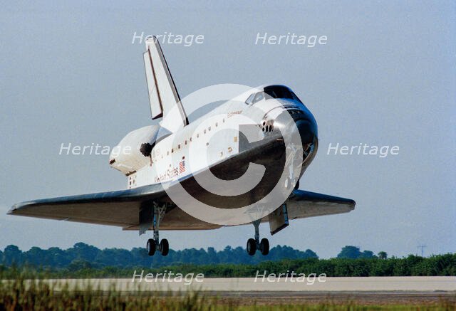 STS-47 Endeavour landing at Kennedy Space Center, USA, September 20, 1992.  Creator: NASA.