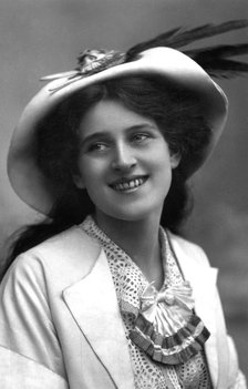 Zena Dare (1887-1975)), English actress, 1908.Artist: Foulsham and Banfield