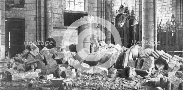 ''Les Combats Devant Soissons; a l'interior de la cathedrale', 1915. Creator: Unknown.