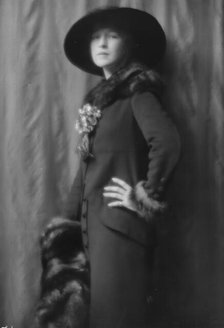 Osborn, Audrey, Miss, portrait photograph, 1913. Creator: Arnold Genthe.