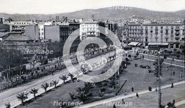 Catalonia square with the promenade that linked the Ramblas and the square, 1900.