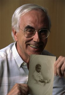Josep Maria Espinàs (1927 -)., Catalan writer, with a small picture of him.