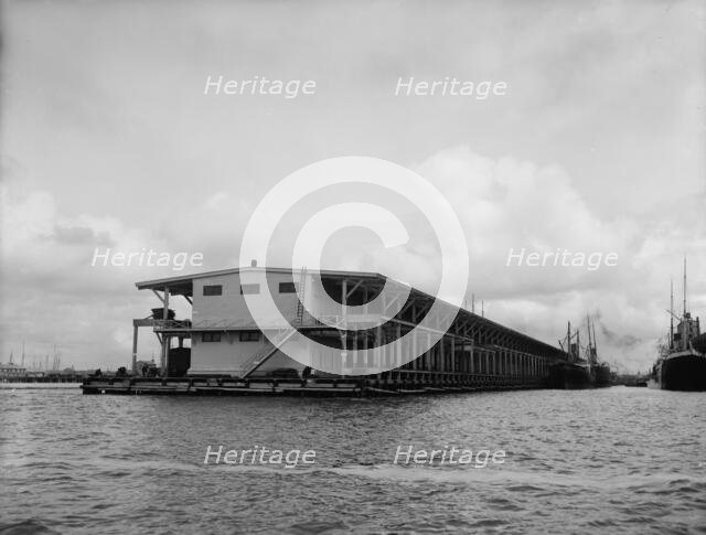 Commandancia Street wharf, Pensacola, Fla., between 1900 and 1905. Creator: Unknown.