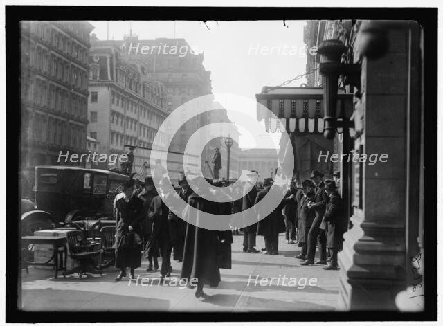 Street scene, Washington, D.C., between 1913 and 1918. Creator: Harris & Ewing.