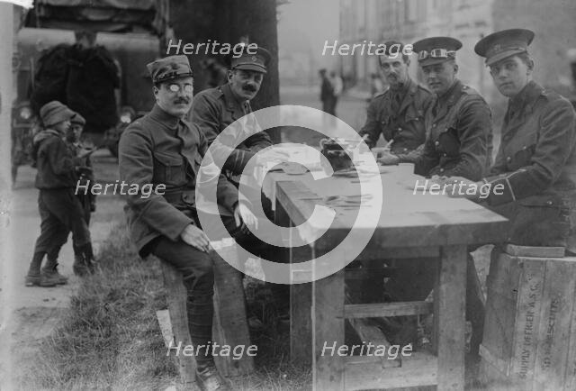 French Officer breakfasts with English, between 1914 and 1918. Creator: Bain News Service.