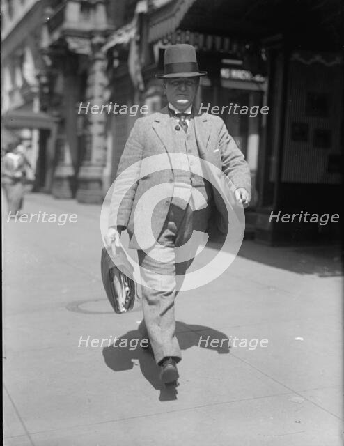 Lafollette, Robert M., Rep. from Wisconsin 1885-1891; Governor, 1901-1906; Senator, 1906-1925, 1913. Creator: Harris & Ewing.