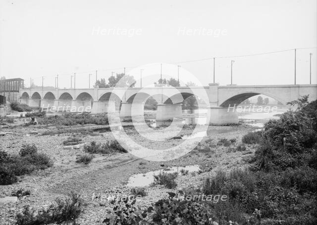 U. and M.V. [Utica & Mohawk Valley] railway bridge, Herkimer, N.Y., between 1900 and 1910. Creator: Unknown.