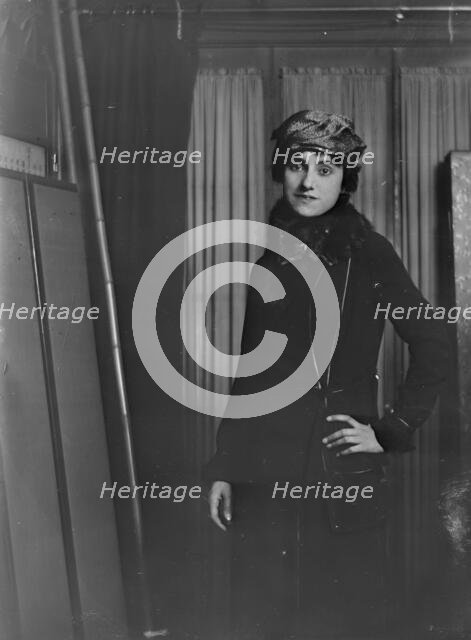 Miss Schellig, portrait photograph, 1919 Aug. 11. Creator: Arnold Genthe.