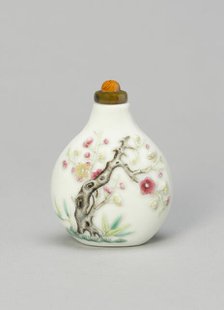 Snuff Bottle with Prunus, Bamboo, and Pine, Qing dynasty, Daoguang reign (1820-1850). Creator: Unknown.