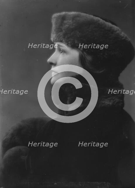 Lewisohn, Walter, Mrs., portrait photograph, 1915 Dec. 21. Creator: Arnold Genthe.