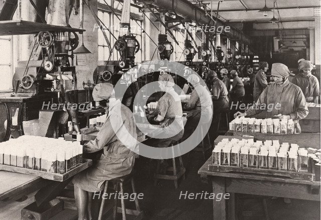 Women packing Rowntree’s Elect Cocoa, York, Yorkshire, 1929. Artist: Unknown