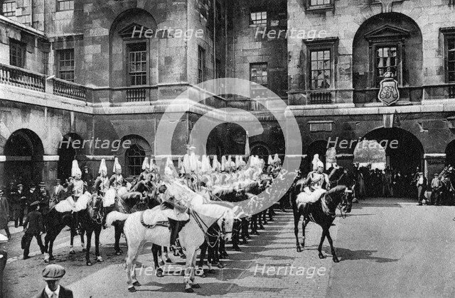 Royal Horse Guards, changing guard, London, 1915. Artist: Unknown