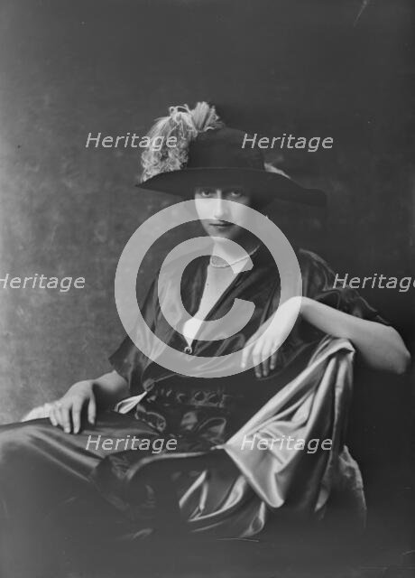 Miss Helen St. Goar, portrait photograph, 1919 Oct. 29. Creator: Arnold Genthe.