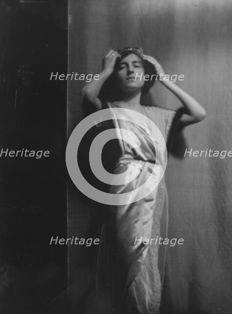 Rice, Muriel, Miss, portrait photograph, 1913. Creator: Arnold Genthe.