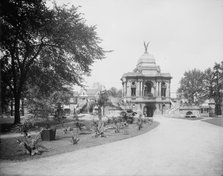 Gladwin (i.e. Water Works) Park, the Hurlbut Gate, Detroit, Mich., between 1900 and 1920. Creator: Unknown.