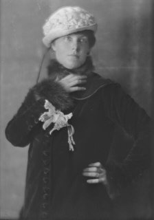 Davis, Dwight, Mrs., portrait photograph, 1915 Dec. Creator: Arnold Genthe.
