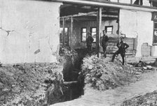 'La victorieuse offensive Russe; Une tranchee autrichienne dans une maison en ruines a..., 1916. Creator: Unknown.