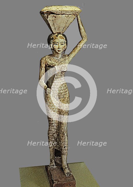 Statue of a bearer of offerings to a deceased (water and ox leg), made in polychromed wood.