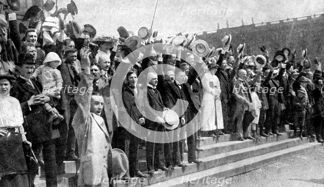 'Crowds cheering during the outbreak of hostilities, war fever in Germany', First World War, 1914. Artist: Unknown