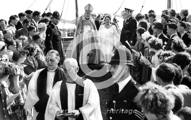 The Queen Mother and Princess Margaret attend an annual service at the Norfolk Broads, 1953. Artist: Unknown