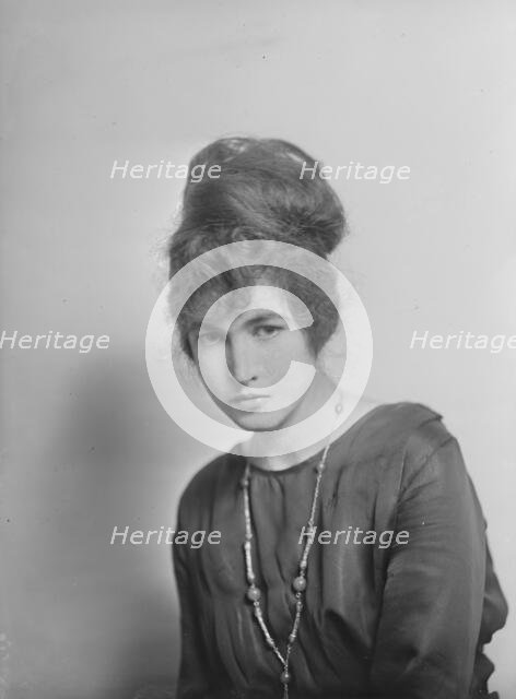 Miss Reilly, portrait photograph, 1918 Oct. 28. Creator: Arnold Genthe.