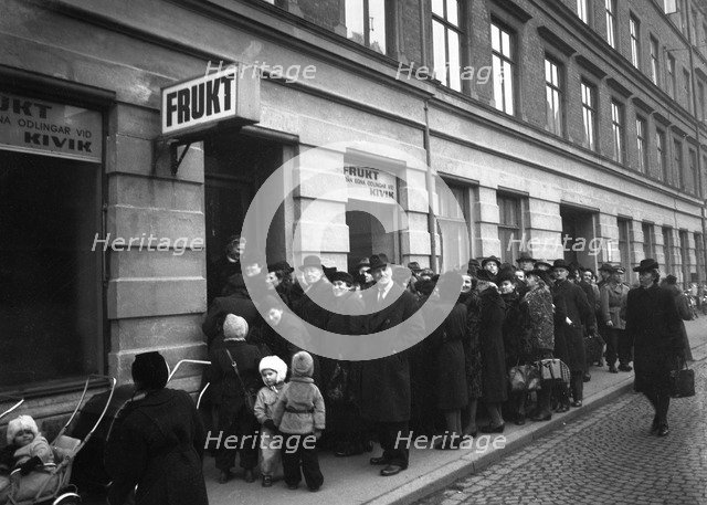 Long queue outside a shop selling fresh fruit, Malmö, Sweden, 1948. Artist: Otto Ohm
