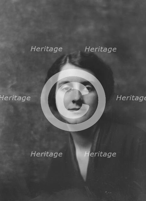 Miss Elizabeth Brown, portrait photograph, 1918 Mar. 1. Creator: Arnold Genthe.