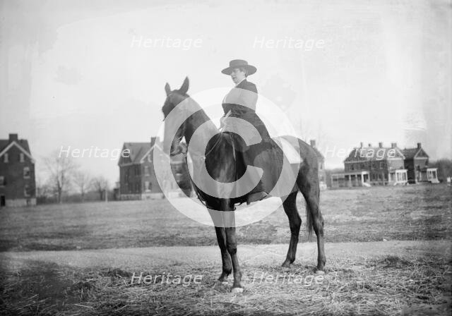 Mrs. R.M. McLennan, Sufragette [sic], 1913. Creator: Harris & Ewing.