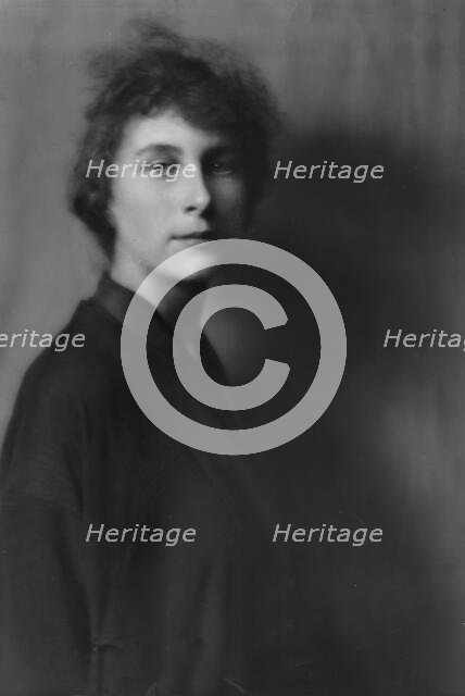 Shearson, Phyllis, Miss, portrait photograph, 1914 Sept. 22. Creator: Arnold Genthe.