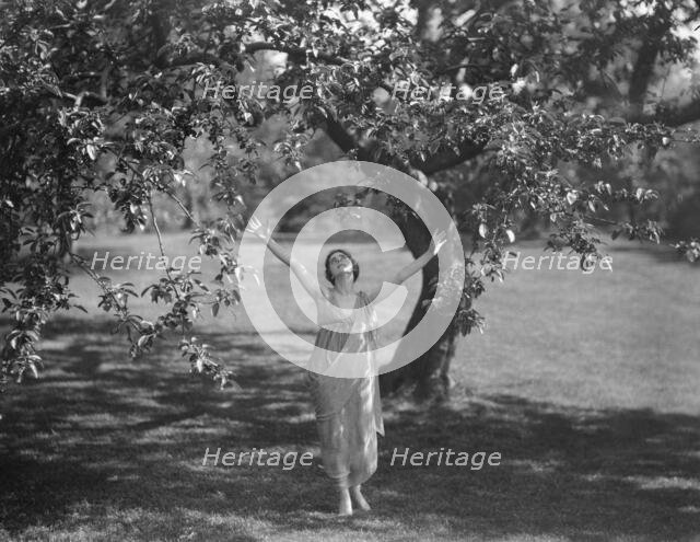 Isadora Duncan dancers, between 1915 and 1923. Creator: Arnold Genthe.